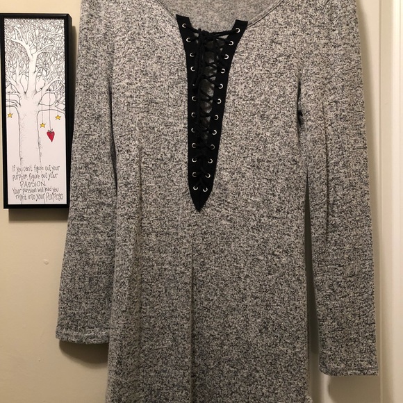 Long sleeved grey and black shirt. - Picture 2 of 4